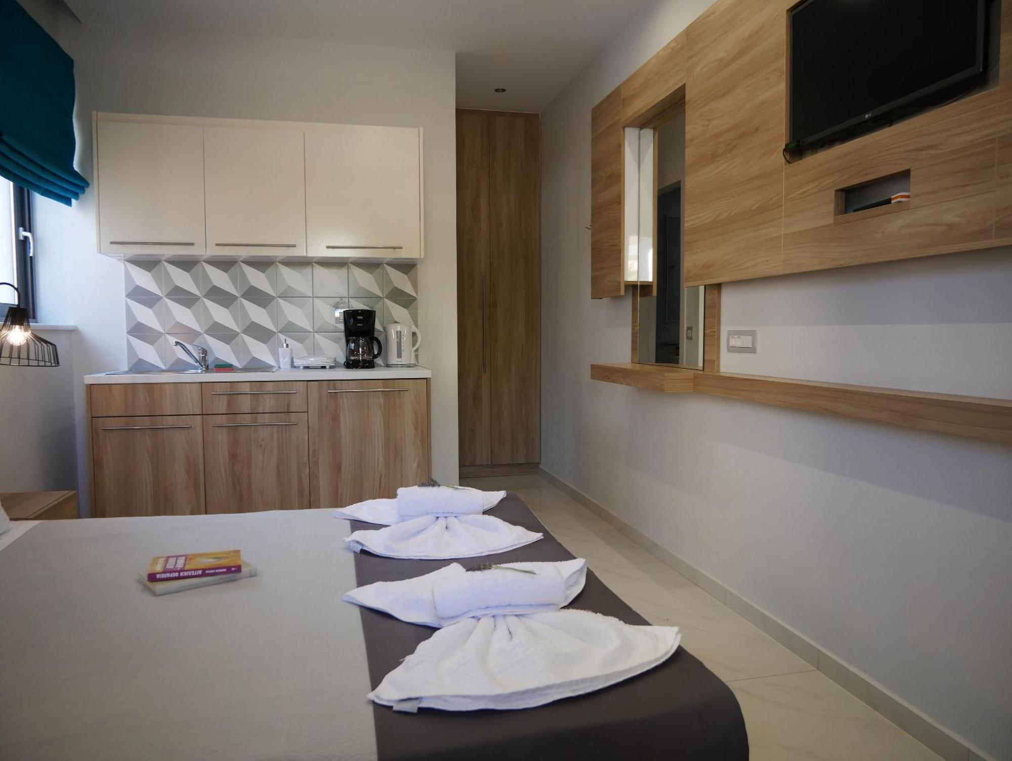 Erotokritos Studios Agia Marina 外观 照片