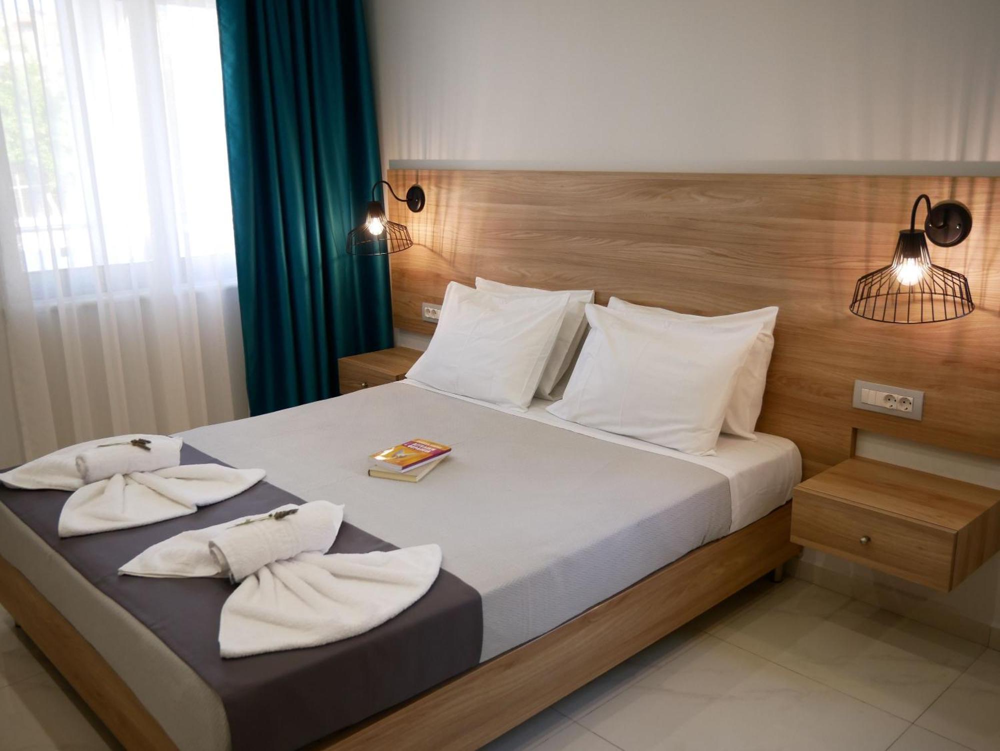 Erotokritos Studios Agia Marina 外观 照片
